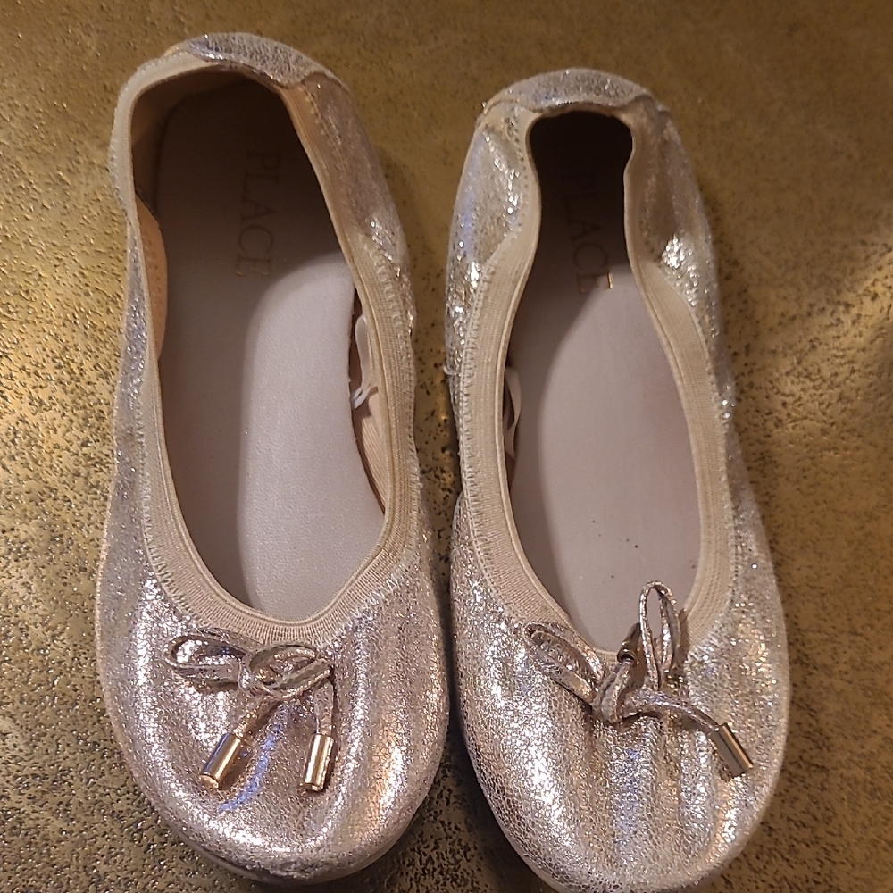 Place Shiny Silver Flats